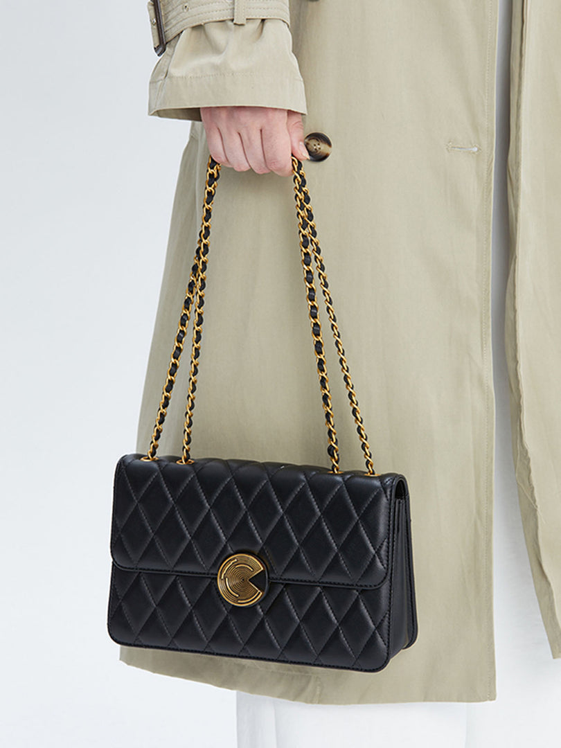 Smting quilted golden chain bag